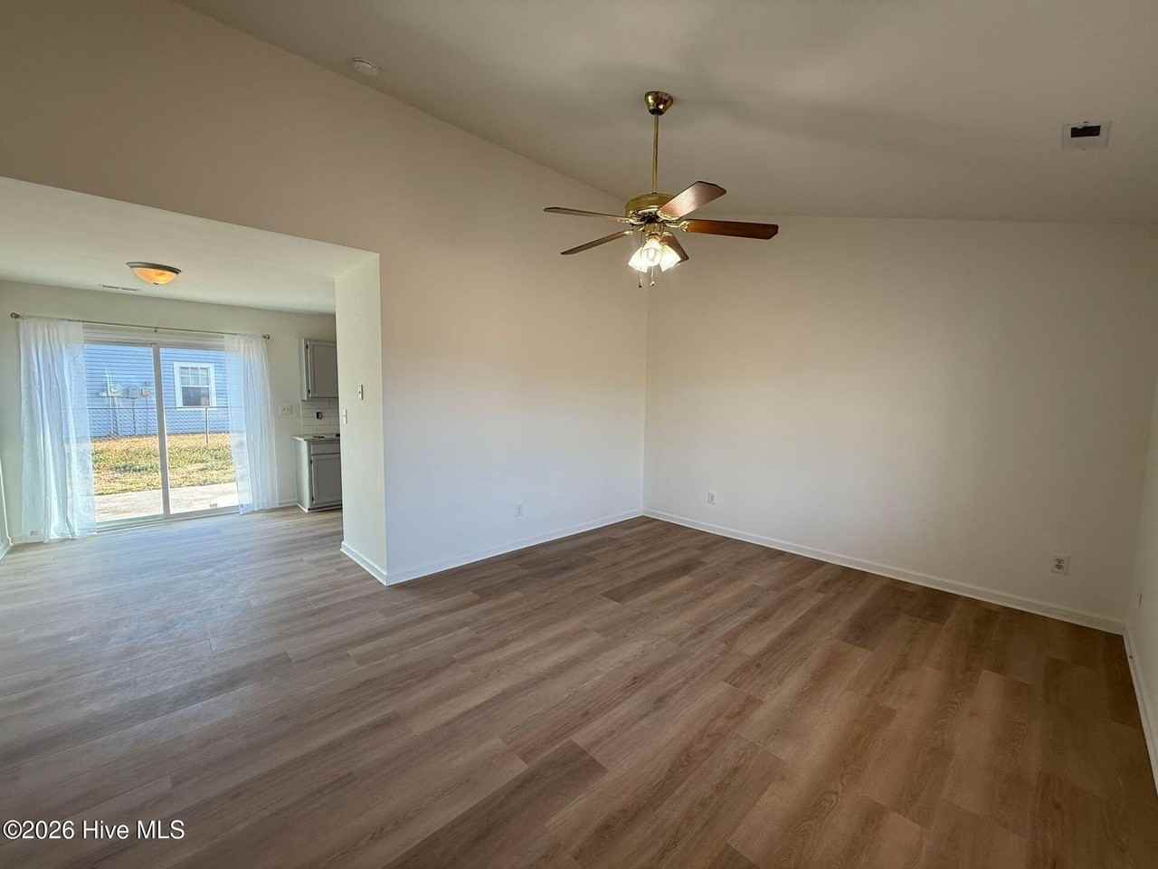 139 Parnell Rd - Photo 3 of 11