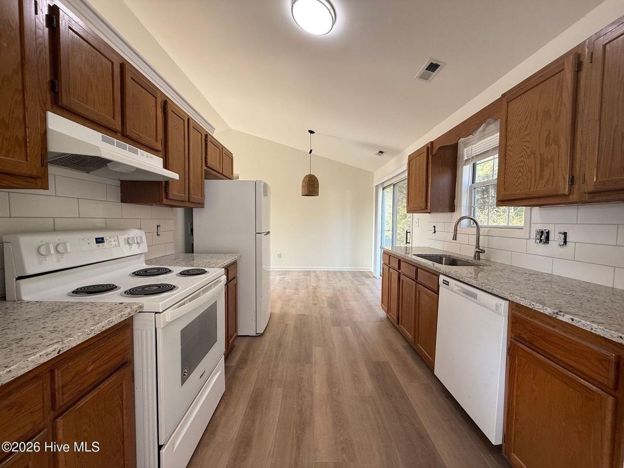 135 Glenwood Dr - Photo 2 of 11