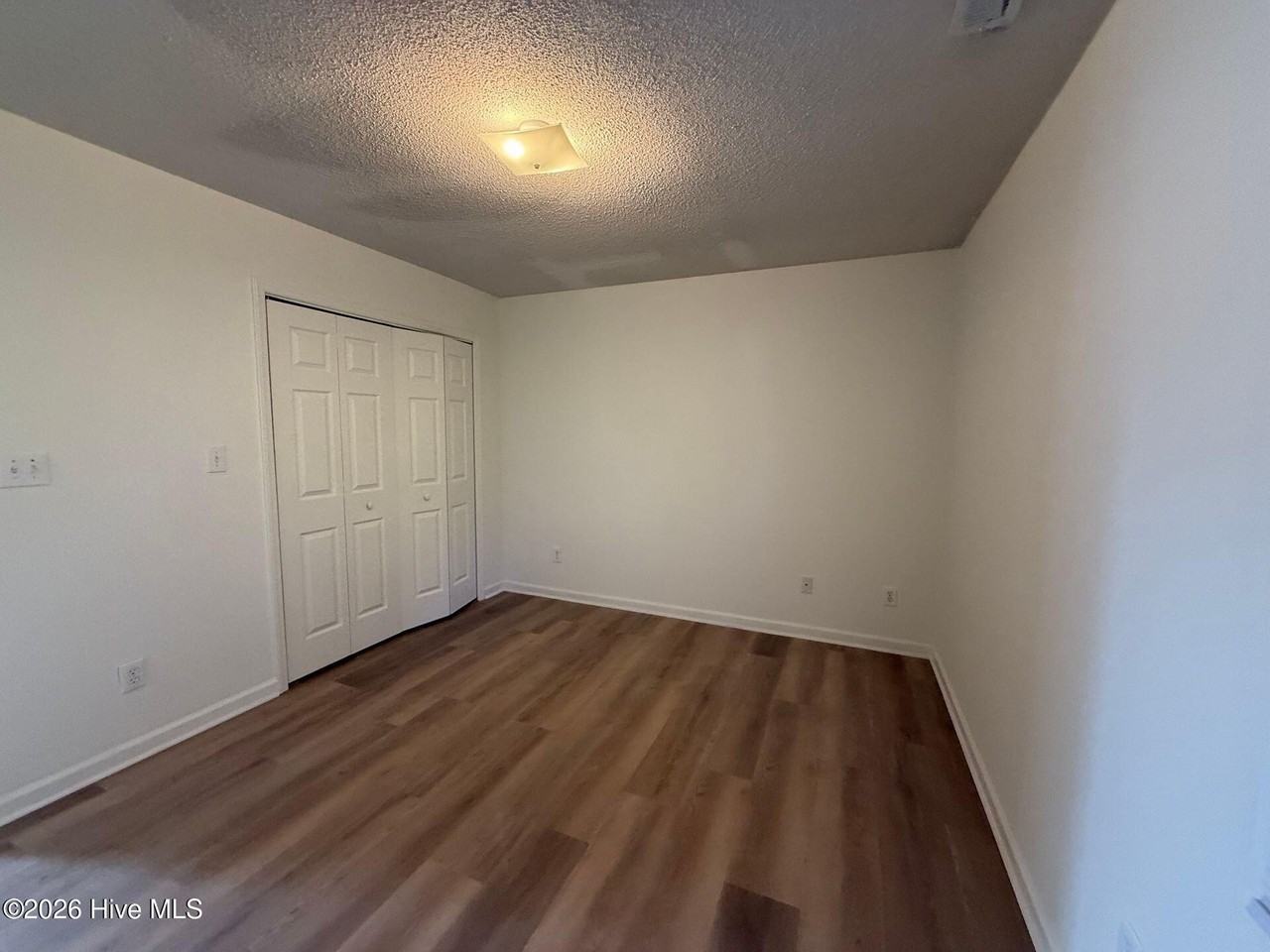 135 Glenwood Dr - Photo 5 of 11