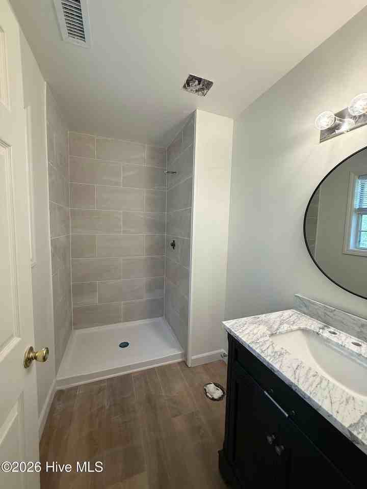 135 Glenwood Dr - Photo 6 of 11