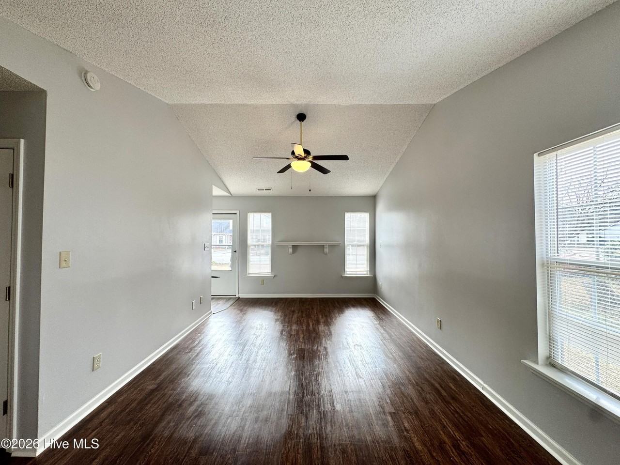 1141 Pueblo Dr - Photo 3 of 10