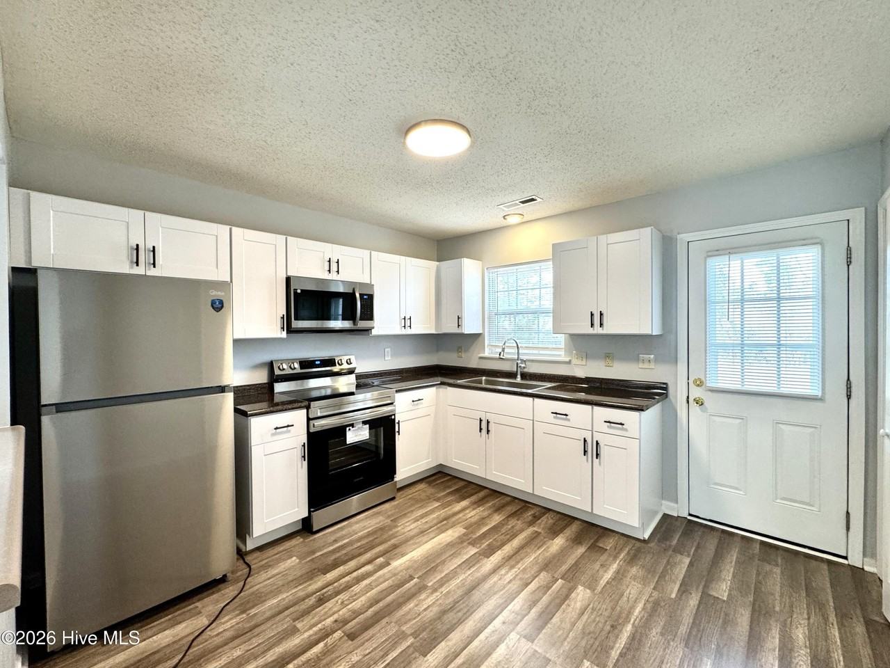 1141 Pueblo Dr - Photo 4 of 10