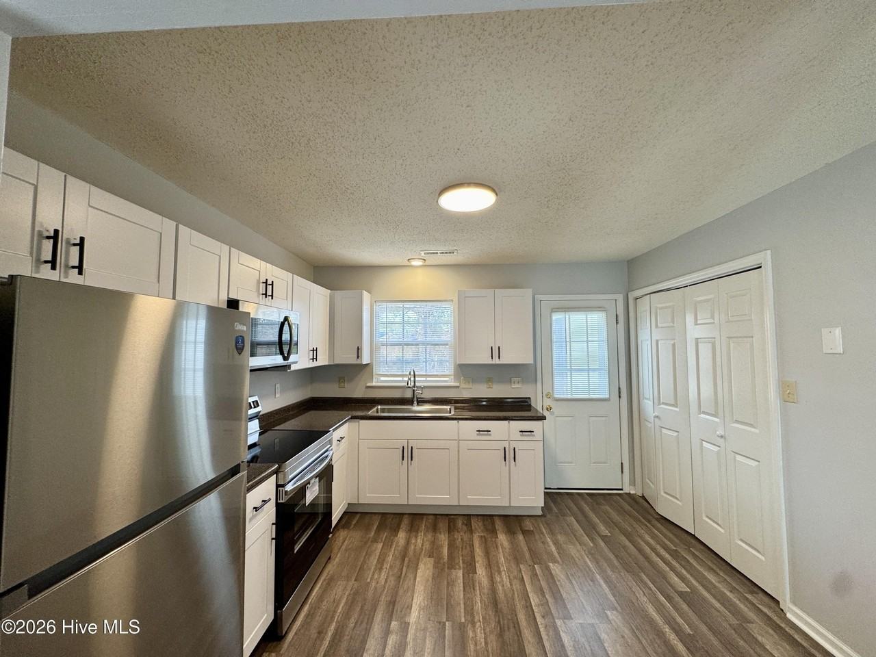 1141 Pueblo Dr - Photo 5 of 10