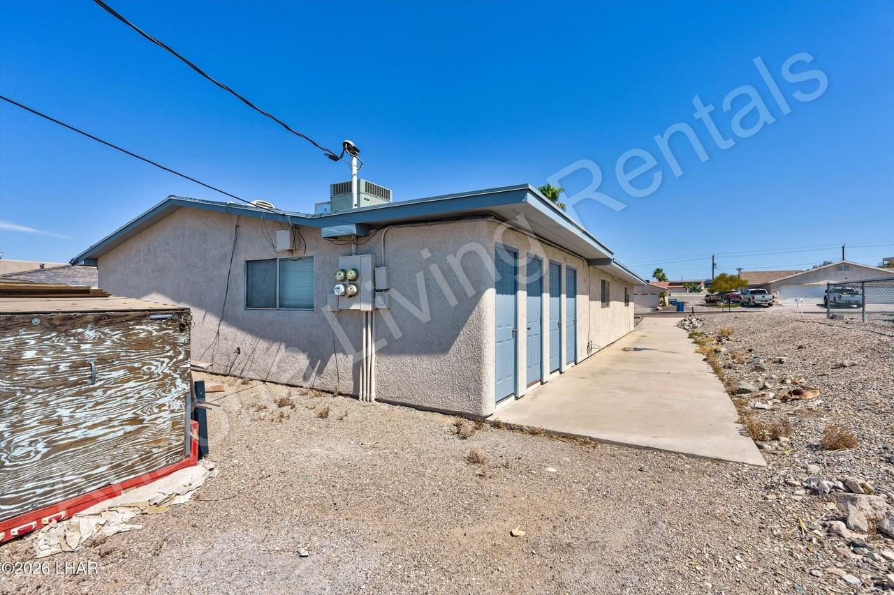 2750 Palisades Dr Apt C #C - Photo 4 of 18