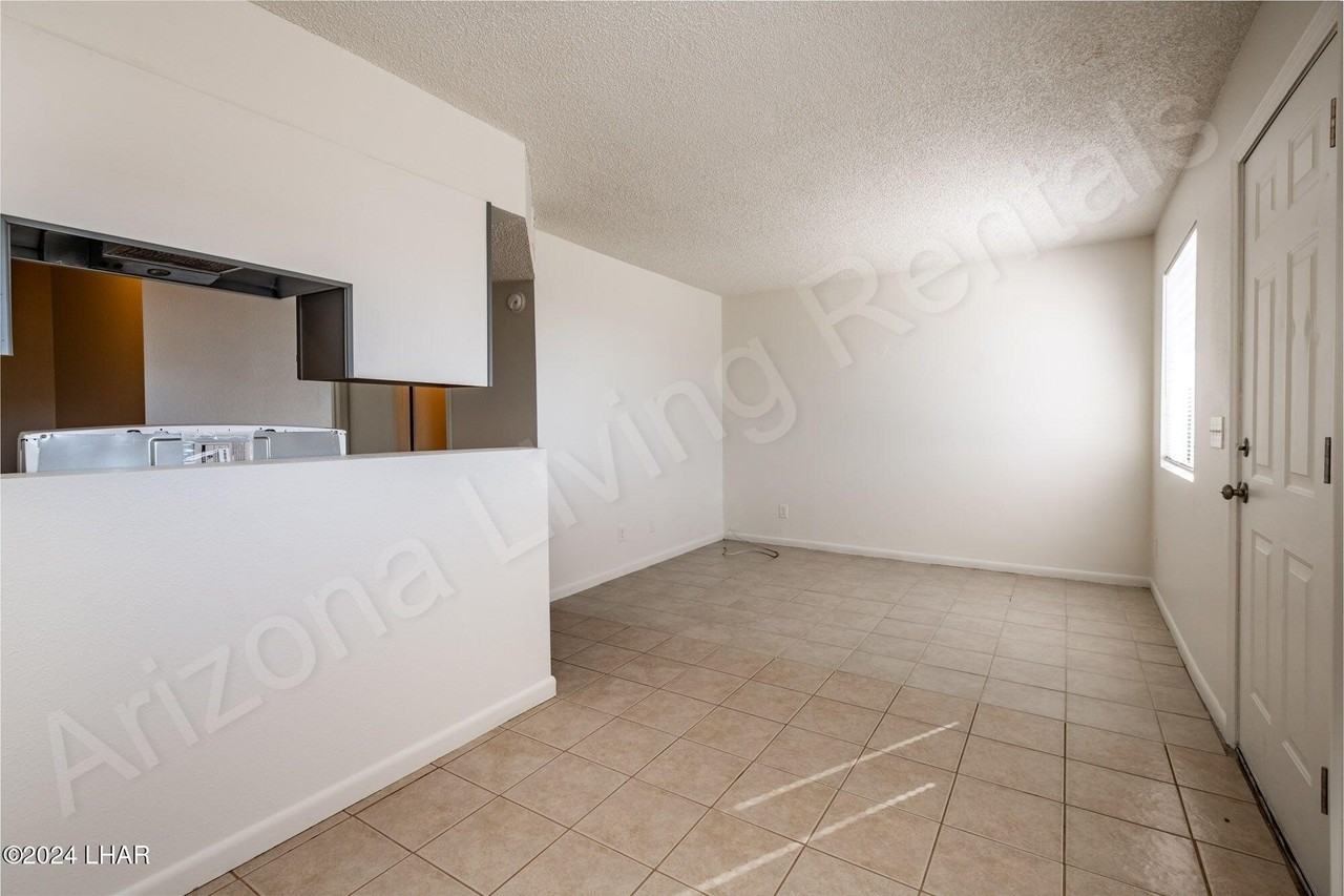 2750 Palisades Dr Apt C #C - Photo 5 of 18