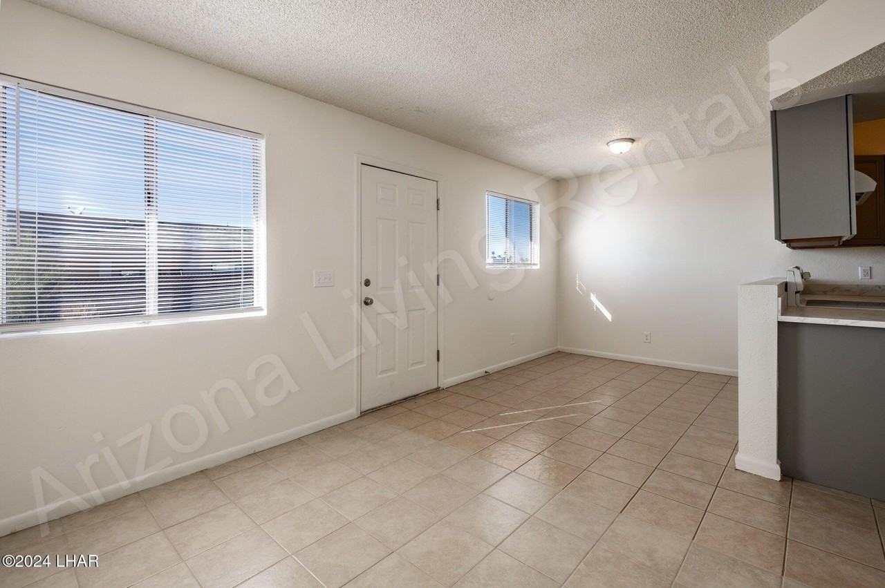 2750 Palisades Dr Apt C #C - Photo 6 of 18