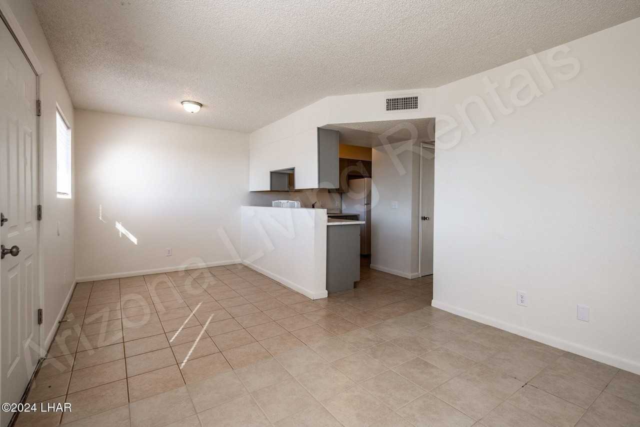 2750 Palisades Dr Apt C #C - Photo 7 of 18