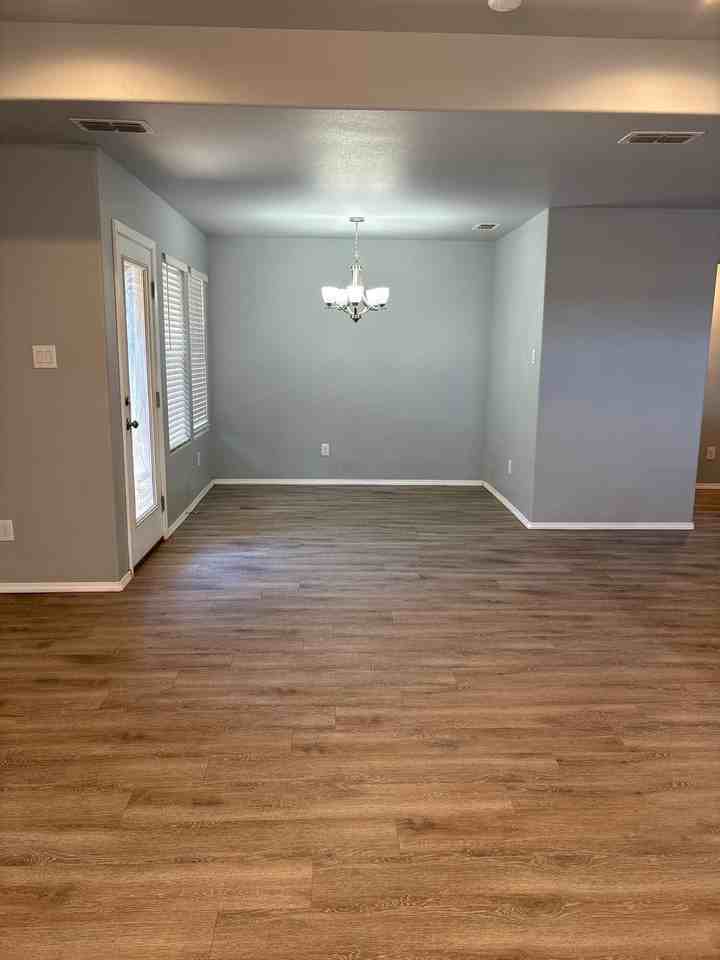 8522 11th St - Photo 3 of 16