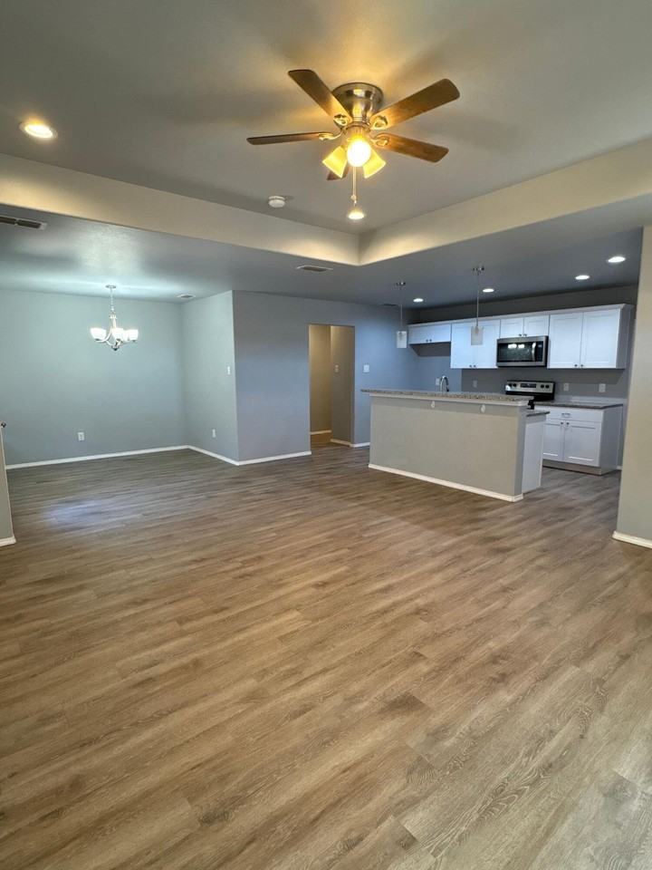 8522 11th St - Photo 4 of 16