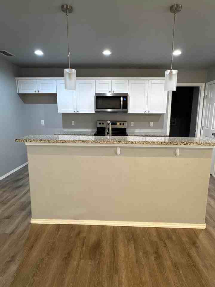 8522 11th St - Photo 5 of 16