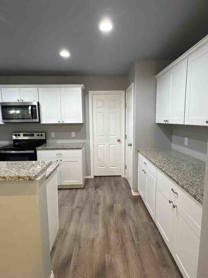 8522 11th St - Photo 7 of 16