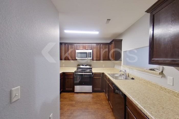 5006 E Thomas St #B - Photo 5 of 20