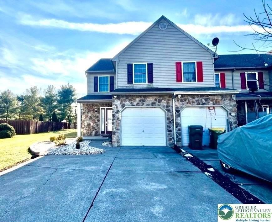 1732 Pinewind Dr - Photo 2 of 44