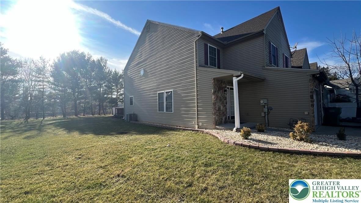 1732 Pinewind Dr - Photo 3 of 44