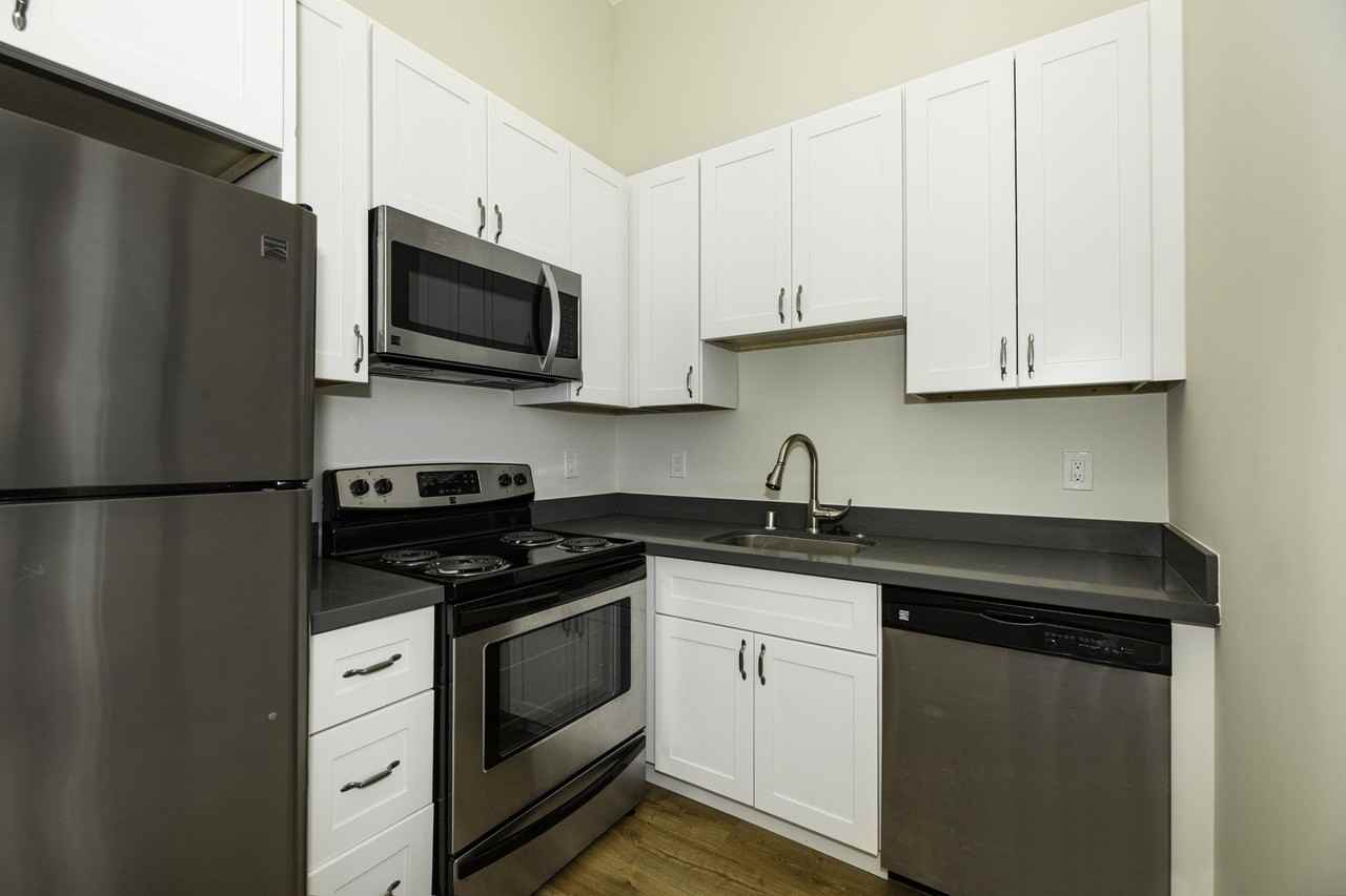 1720 Golden Gate - Photo 6 of 30