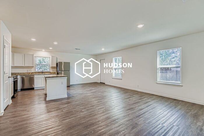 556 N San Felipe Ave - Photo 3 of 14