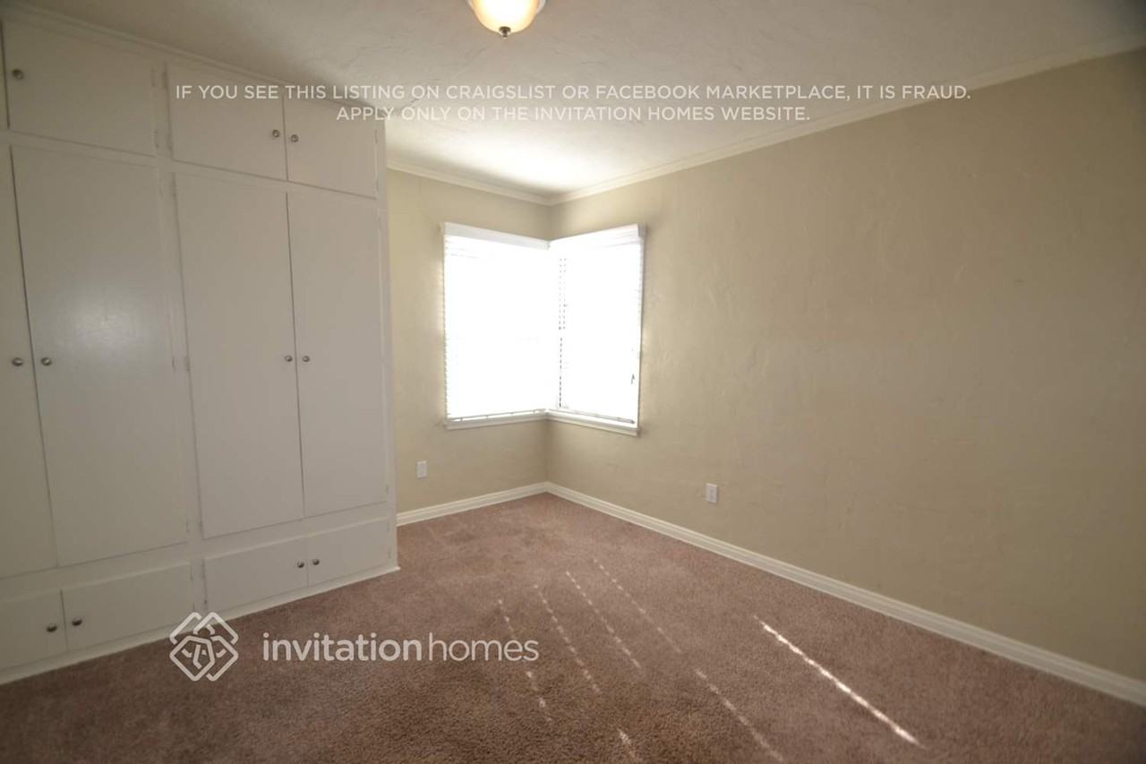 720 E 67th St - Photo 4 of 6