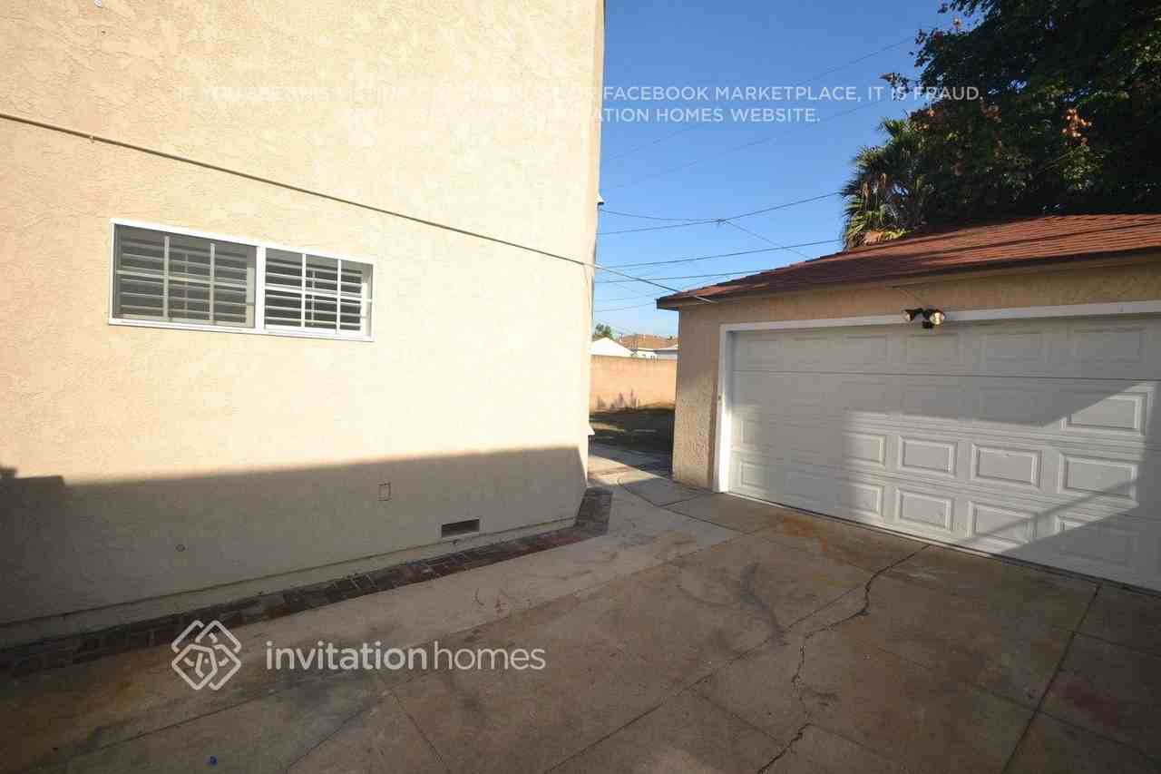 8900 S 11th Ave - Photo 3 of 4