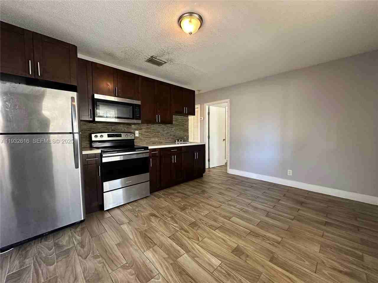 647 Nw 3rd Ave #1 - Photo 4 of 12