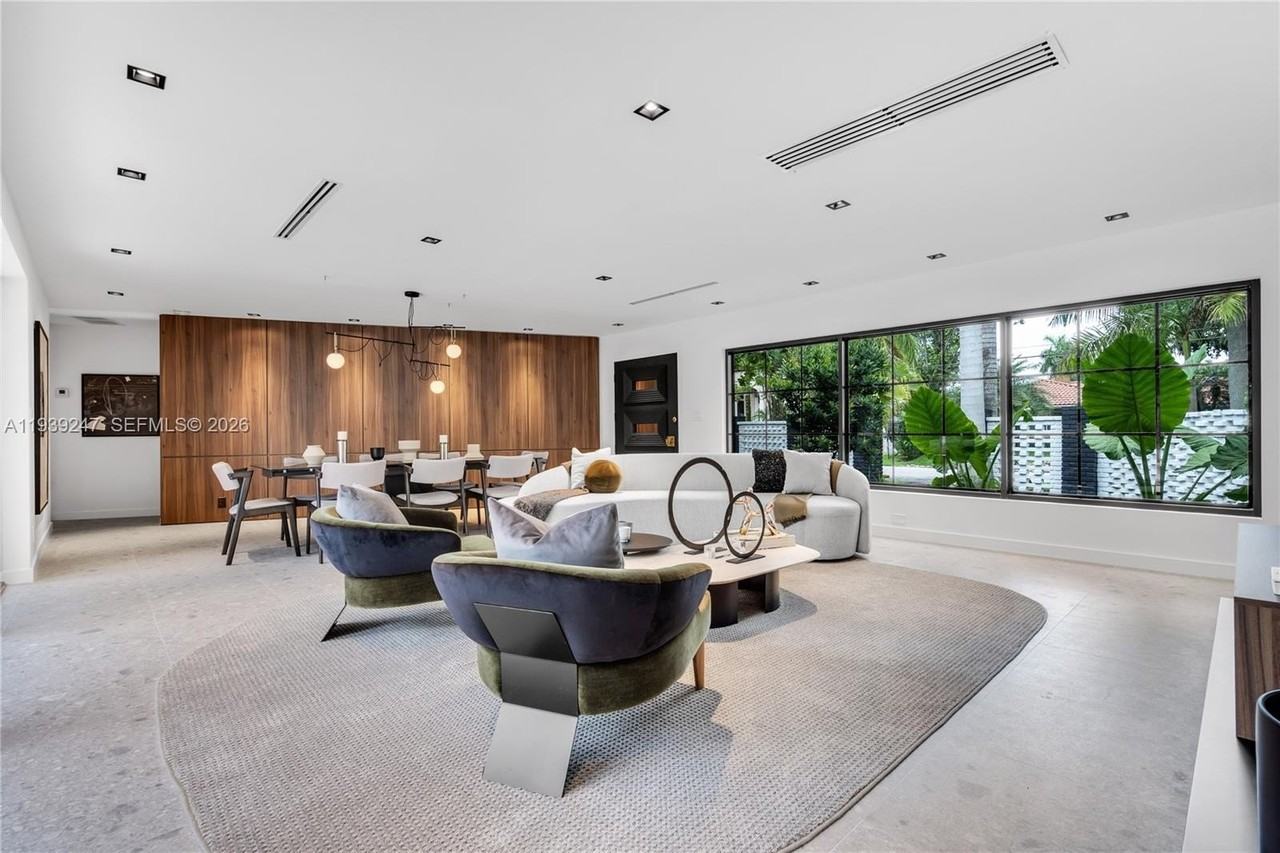 2500 Bayview Dr - Photo 2 of 50