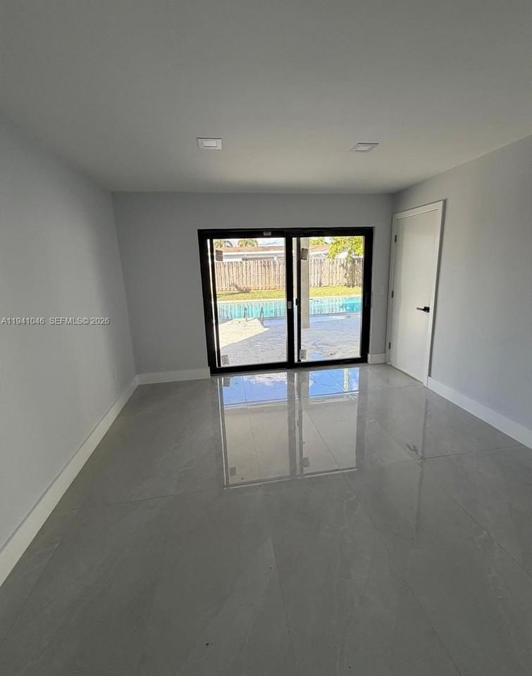 10581 Nw 28th Mnr - Photo 2 of 6