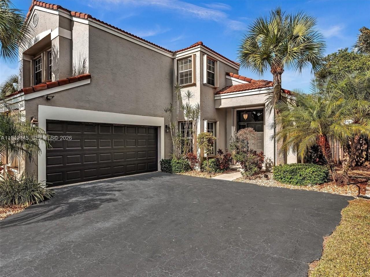 6365 Nw 77th Pl - Photo 3 of 36