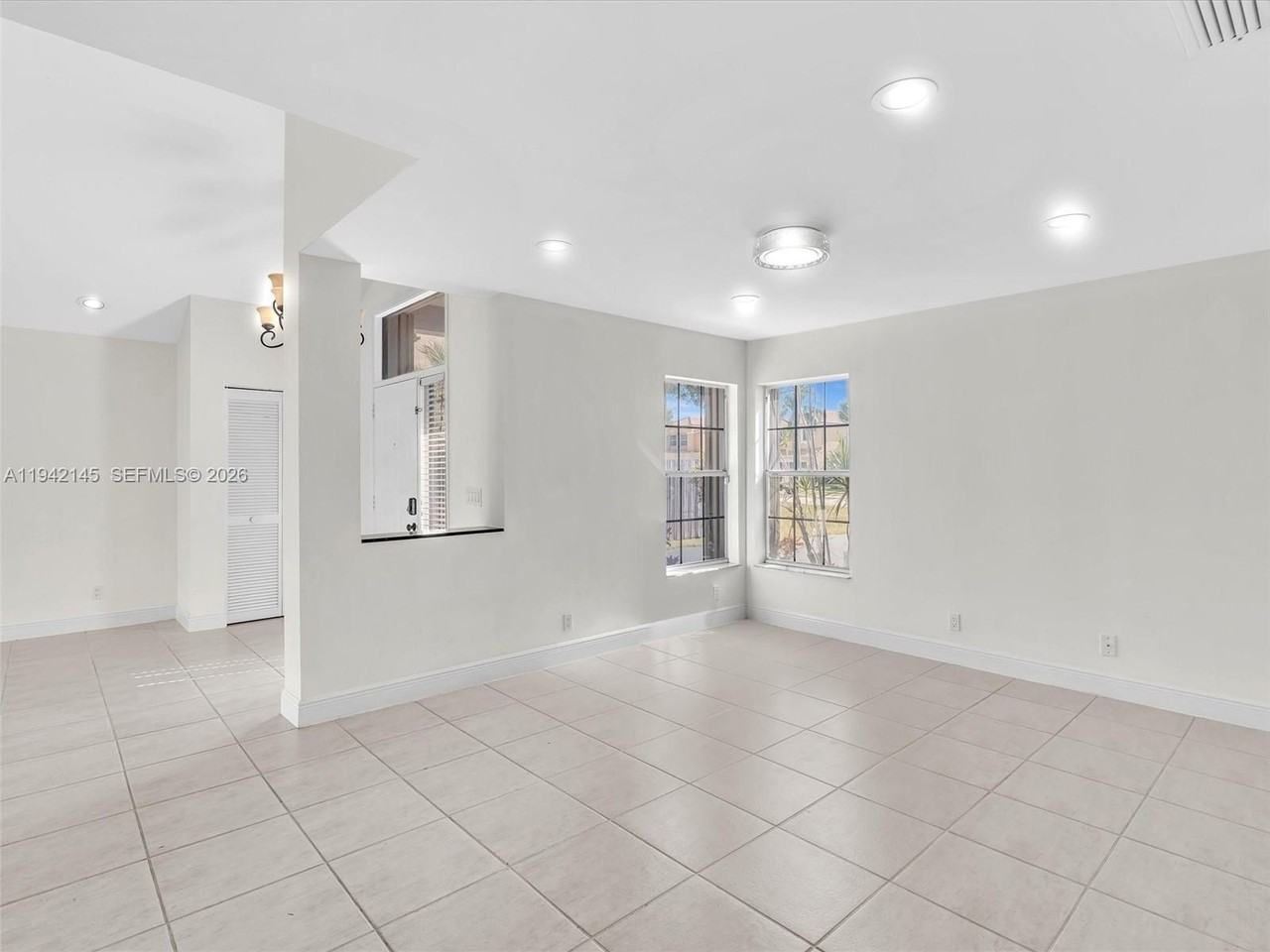 6365 Nw 77th Pl - Photo 7 of 36