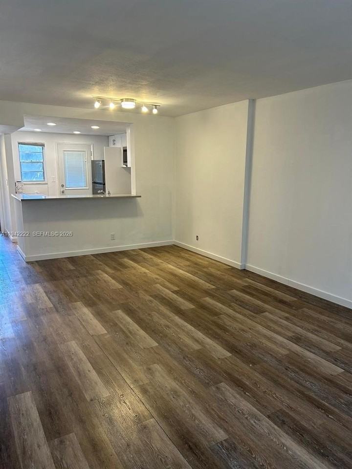 500 Ne 12th Ave #304 - Photo 2 of 20