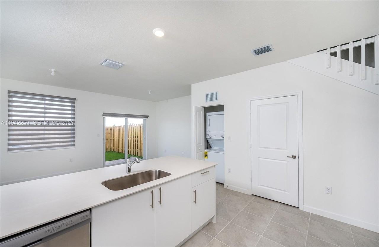 2747 Se 26th St #2747 - Photo 7 of 27