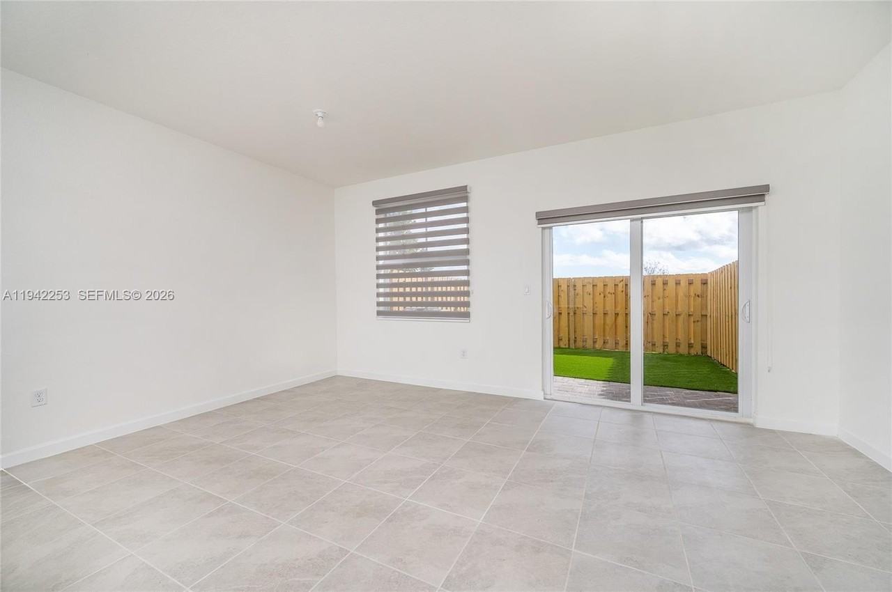 2747 Se 26th St #2747 - Photo 5 of 27