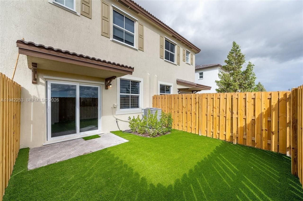 2747 Se 26th St #2747 - Photo 2 of 27