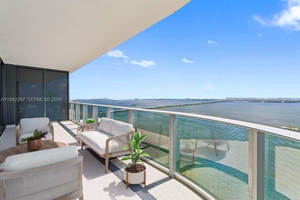 700 Ne 24th St #4907