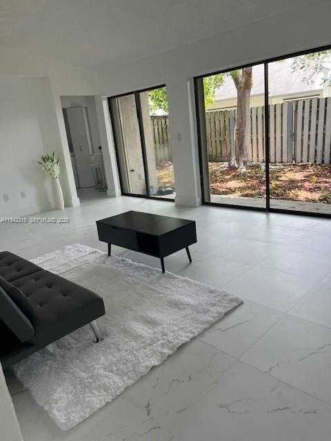 1342 Sandpiper Blvd - Photo 2 of 10