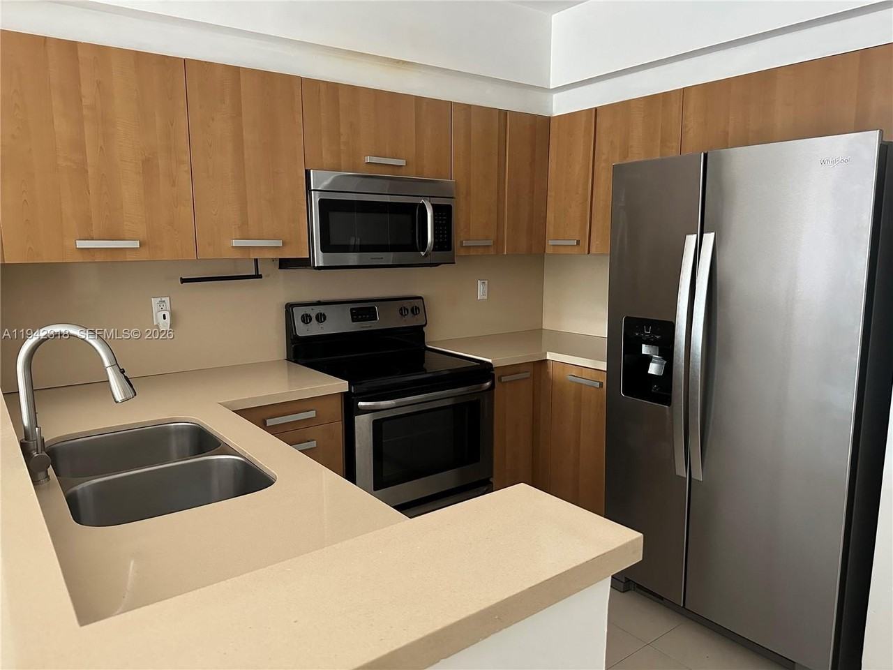 471 Ne 25th St #301 - Photo 4 of 14