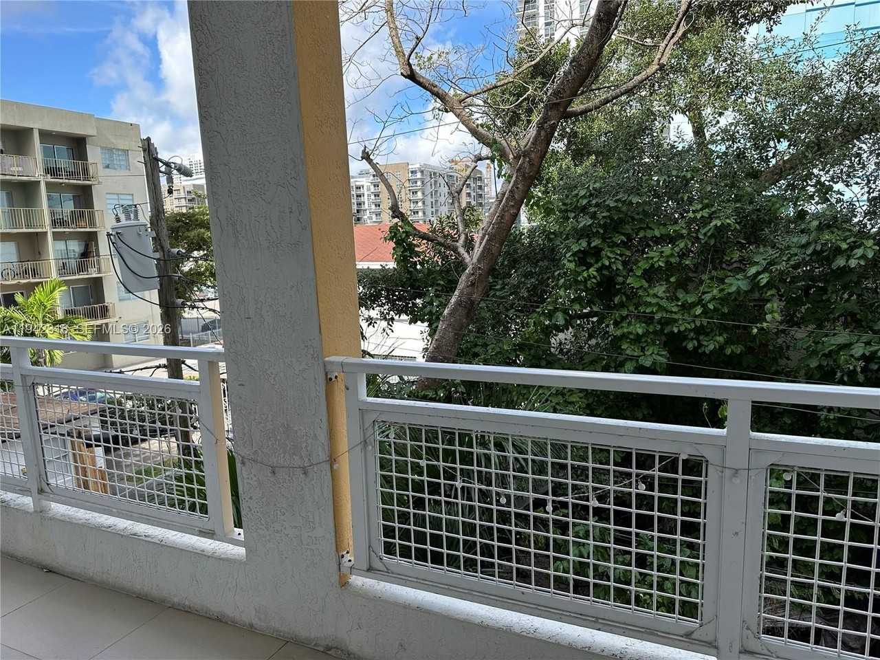 471 Ne 25th St #301 - Photo 7 of 14