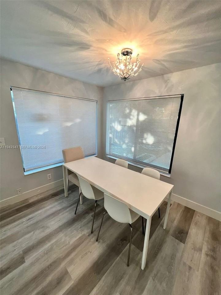 1016 Ne 17th Ave #5 - Photo 5 of 11