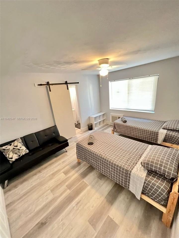 1016 Ne 17th Ave #5 - Photo 6 of 11