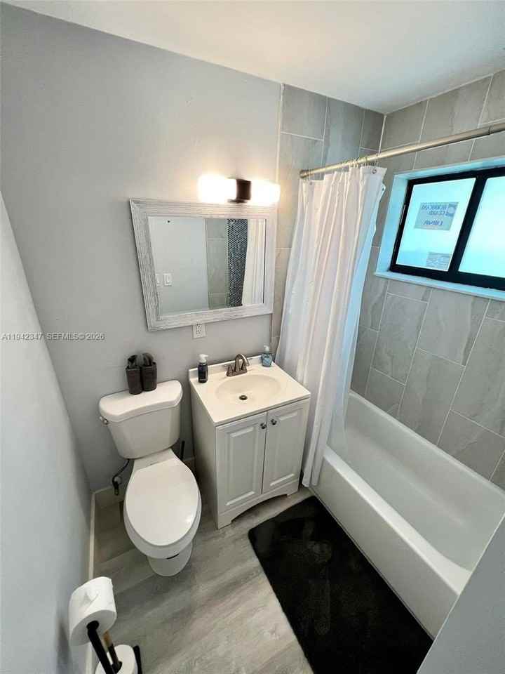 1016 Ne 17th Ave #5 - Photo 7 of 11