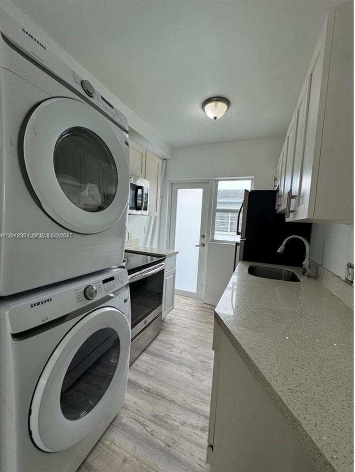 1248 Marseille Dr #4 - Photo 4 of 6