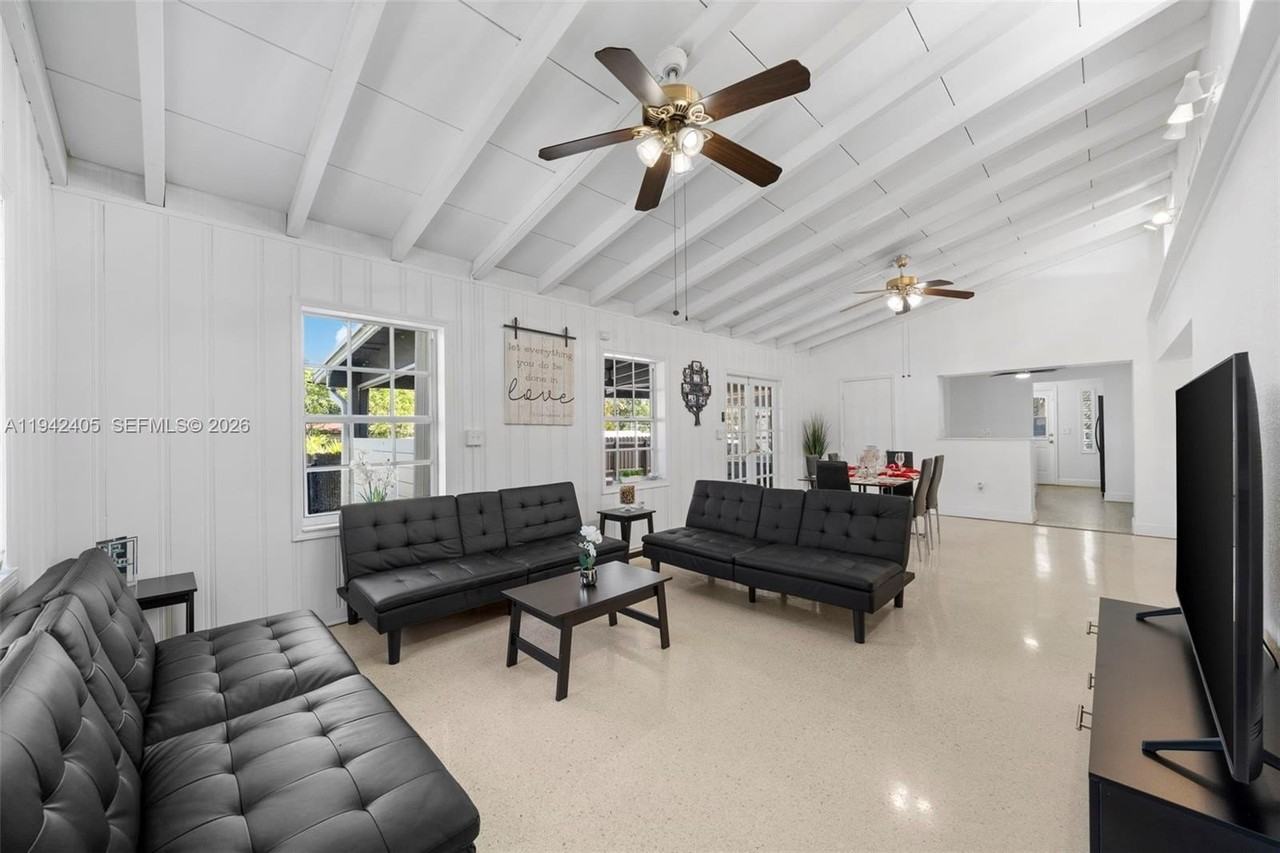 19 Ne 3rd St - Photo 4 of 39