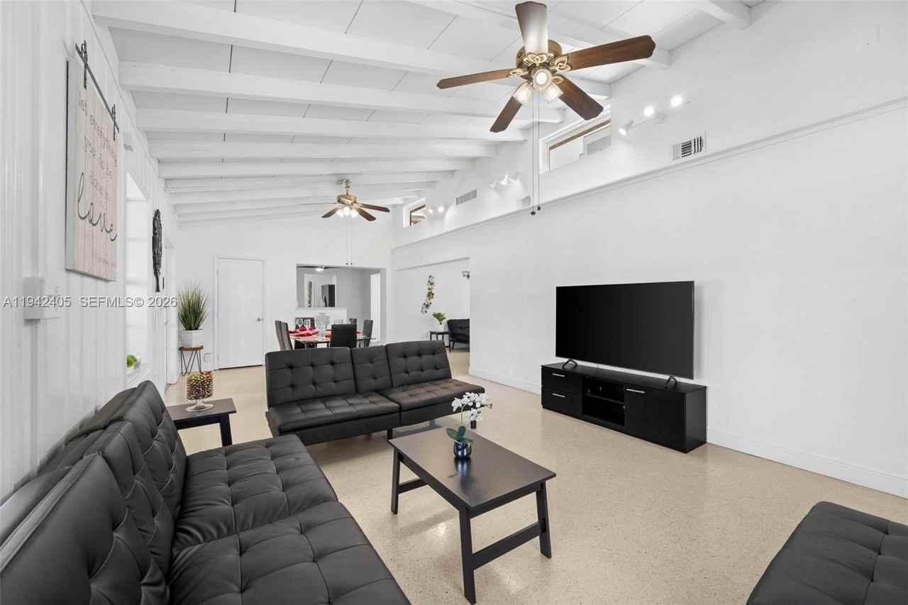 19 Ne 3rd St - Photo 5 of 39