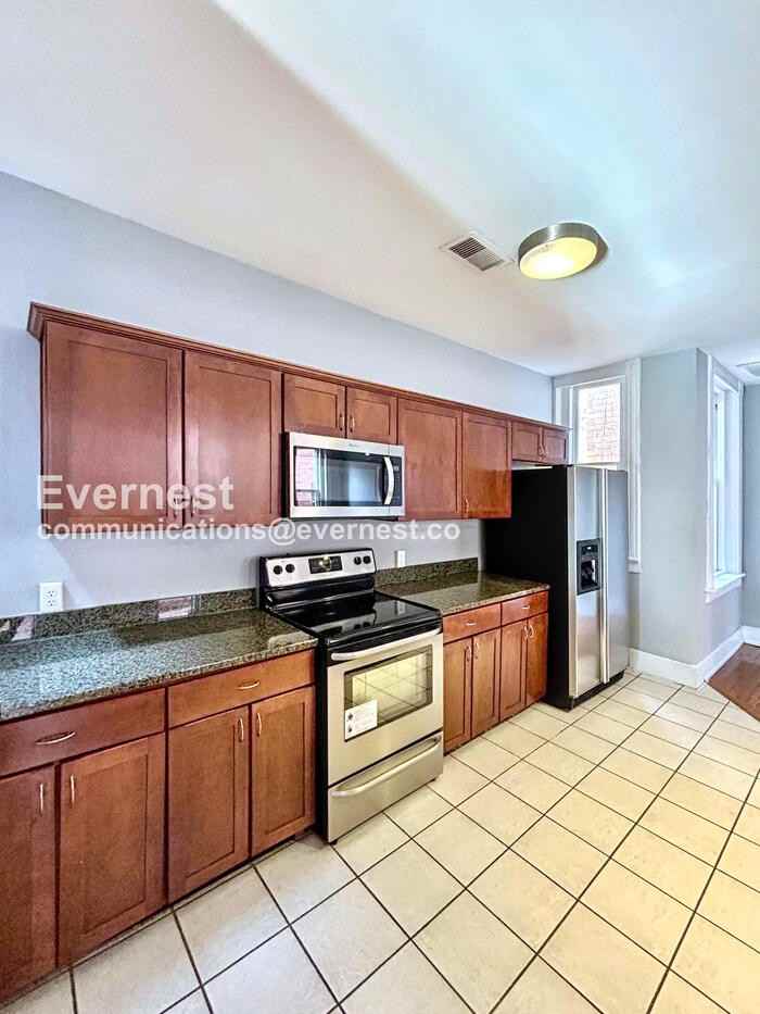 2034 W Grace St #B - Photo 7 of 27