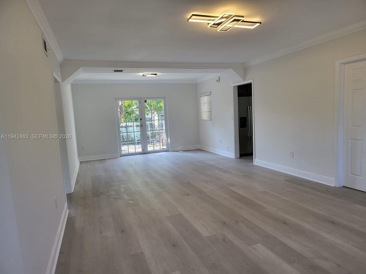 2330 Sw 31st Ave - Photo 2 of 14