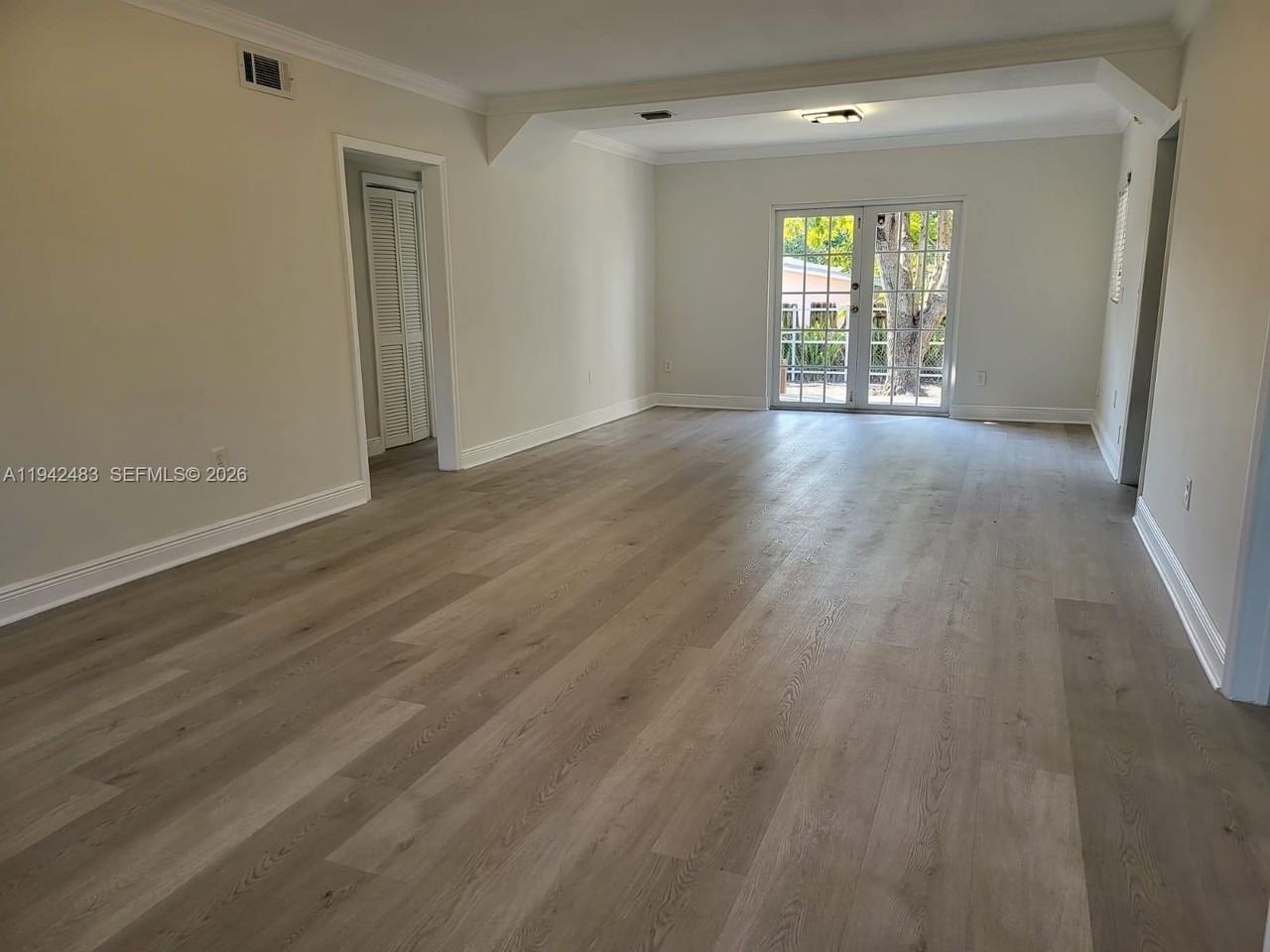 2330 Sw 31st Ave - Photo 3 of 14