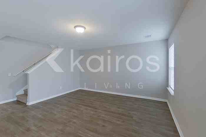 101 Saint Phillip Way - Photo 2 of 26