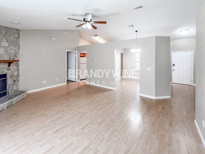 7901 Winterwood Cir N - Photo 7 of 31