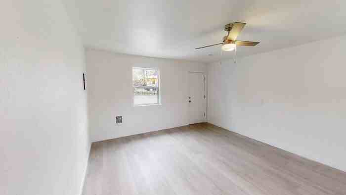 11518 Ne Sandy Blvd #7 - Photo 4 of 18