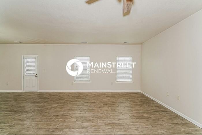 360 Clover Cir - Photo 4 of 19