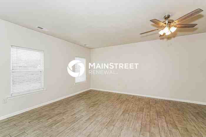 360 Clover Cir - Photo 5 of 19