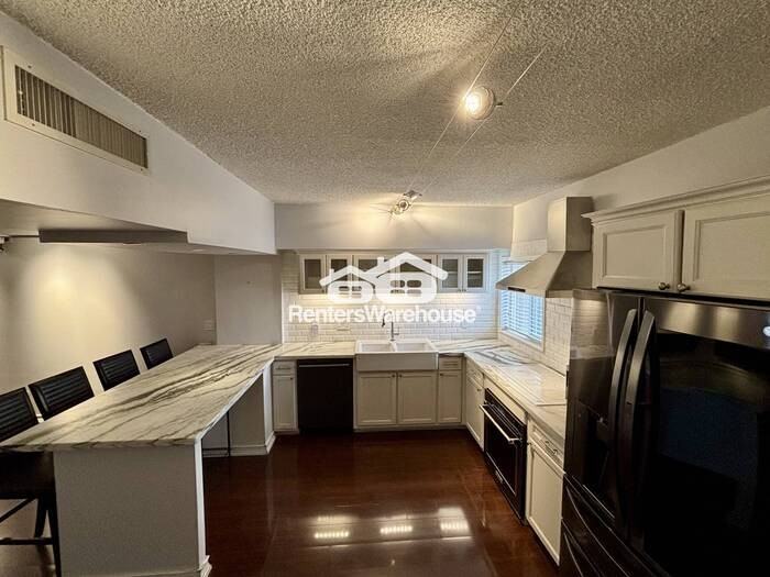 349 E Thomas Rd #E407 - Photo 4 of 34